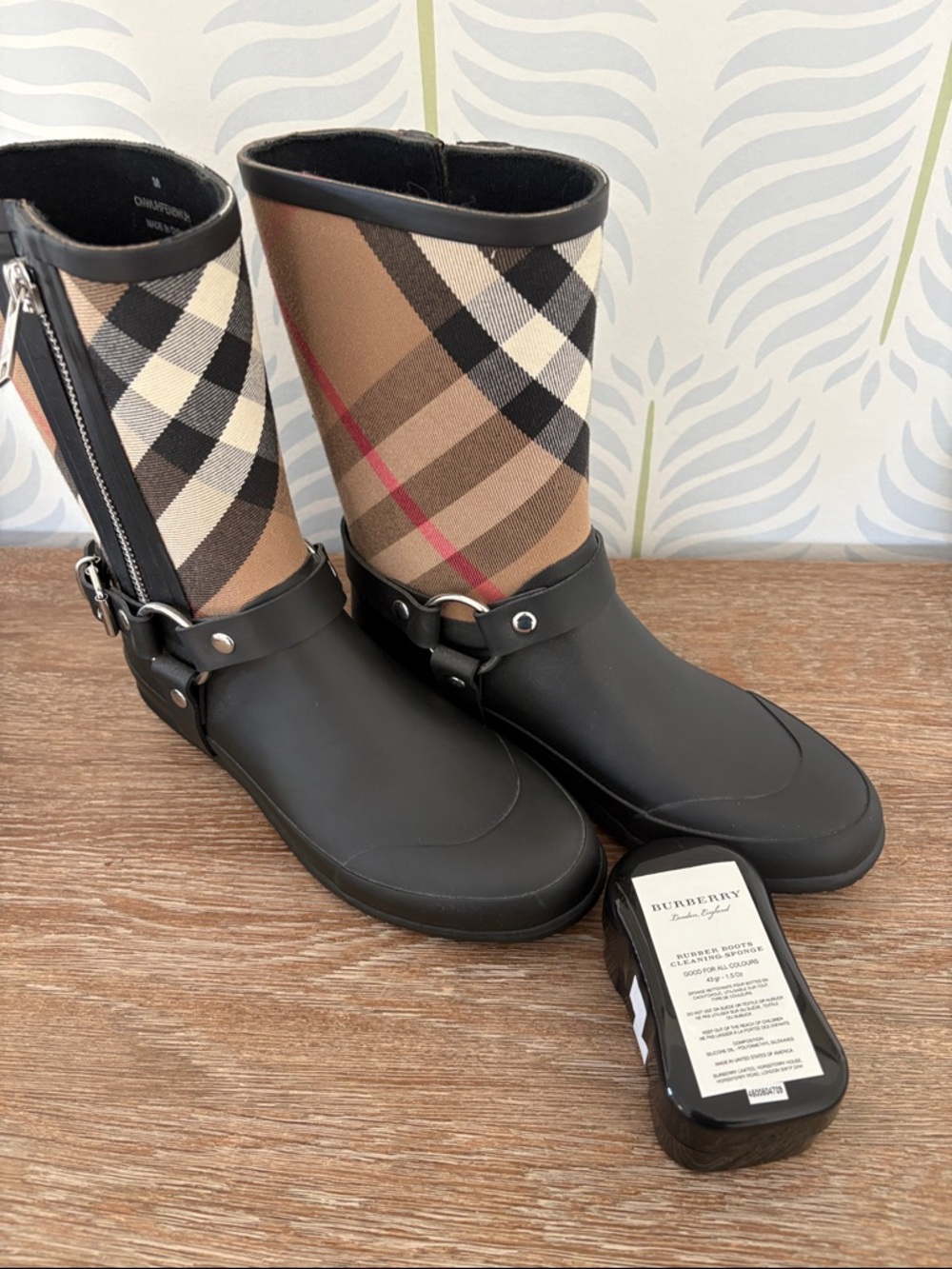 NWOT Burberry Rain Boots Size 38 Never Worn - Picture 2 of 5